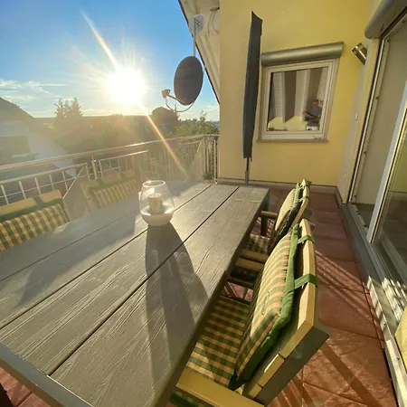 Apartment Messmer Mit Balkon