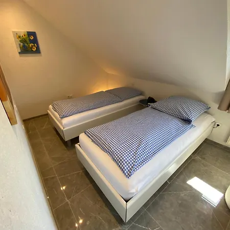 Messmer Mit Balkon Lägenhet